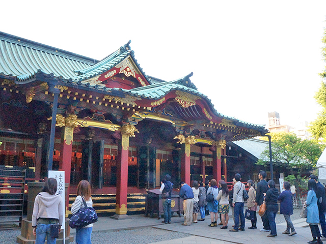 根津神社の拝殿